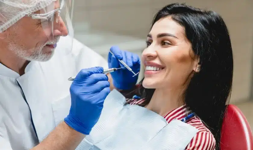 فوائد تنظيف الأسنان وفحوصات الأسنان الاحترافية