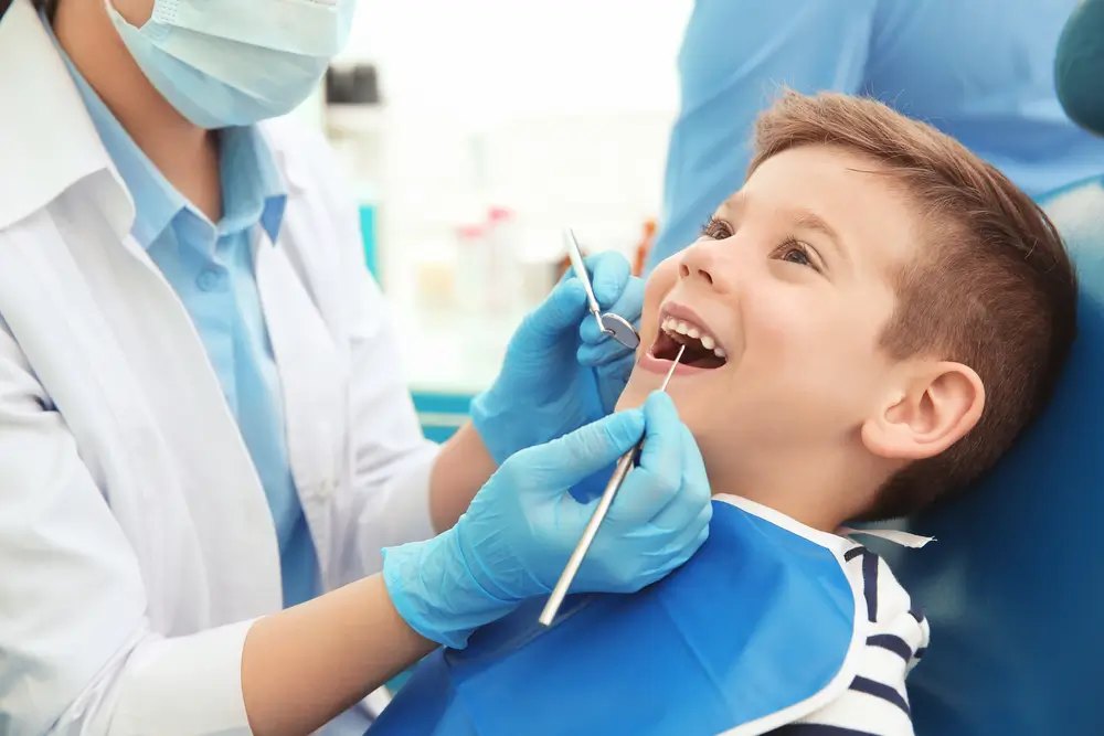 طب أسنان الأطفال: بيئة آمنة ومريحة لصحة الفم لدى الصغار